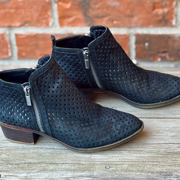 Lucky Brand Perforated Black Leather Ankle Zip Boots Booties 7M - Picture 5 of 8